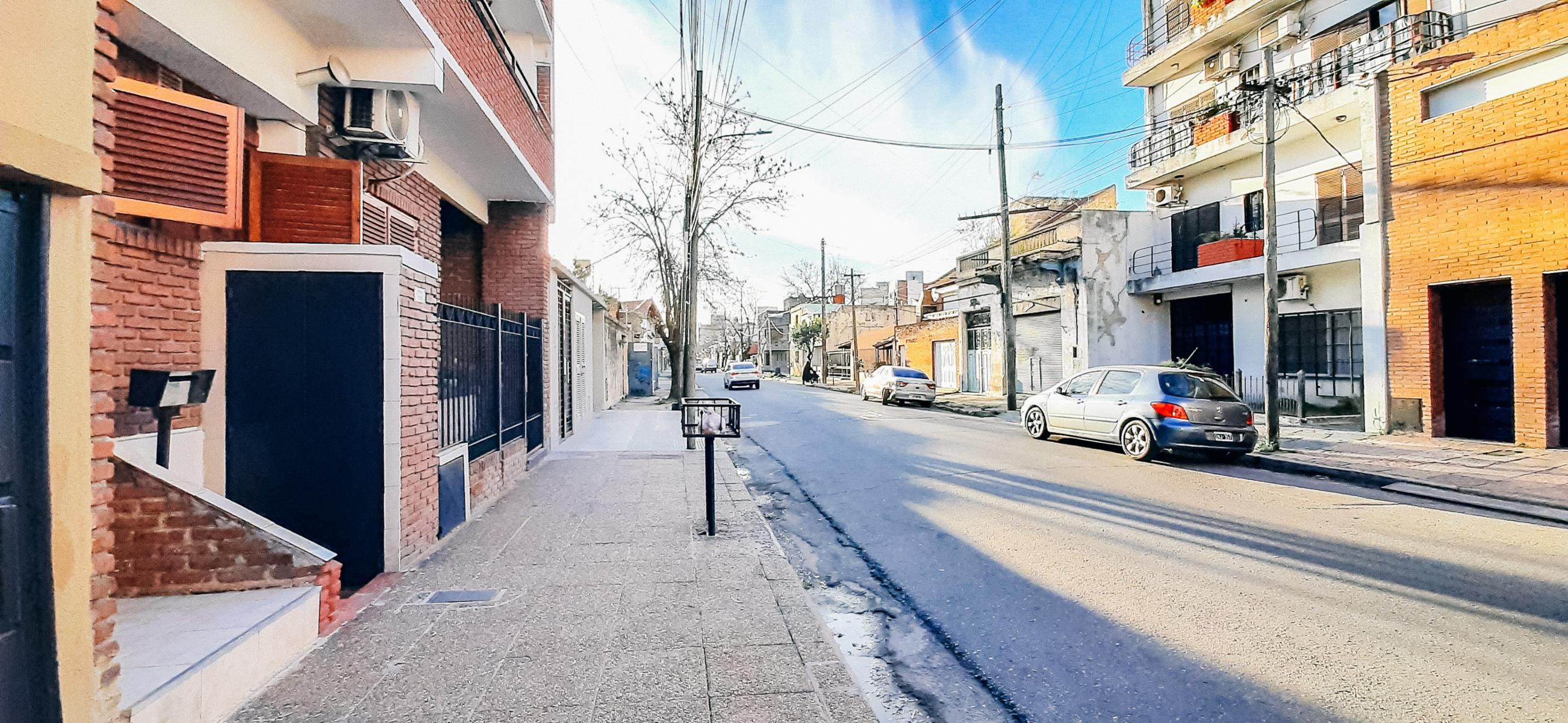 HERMOSO DEPTO DE 3 AMB CON AMPLIA TERRAZA Y BALCON AL FRENTE CORRIDO EN VALENTIN ALSINA — foto 8