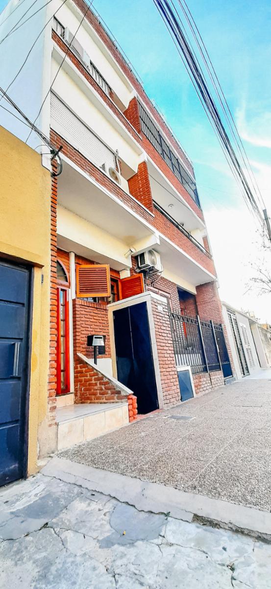 HERMOSO DEPTO DE 3 AMB CON AMPLIA TERRAZA Y BALCON AL FRENTE CORRIDO EN VALENTIN ALSINA — foto 9