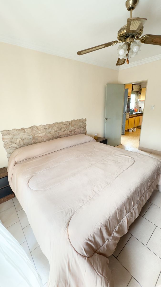 CASA TIPO PH DE 4 AMBIENTES AMPLIA, LUMINOSA Y CON EXCELENTE UBICACIÓN