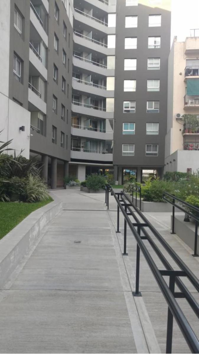 Excelente y amplio departamento de 2 ambientes de categoria en el barrio de Caballito — foto 2