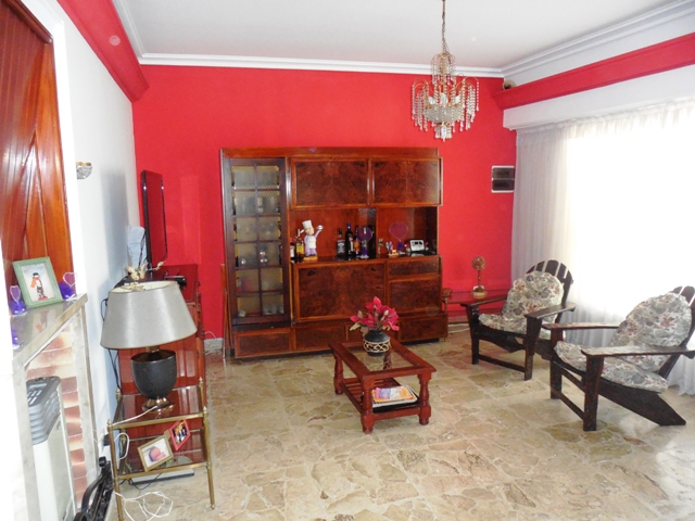 MUY BUEN CHALET PORTELA 1370 SOBRE LOTE DE 8,66 X 43 — foto 2