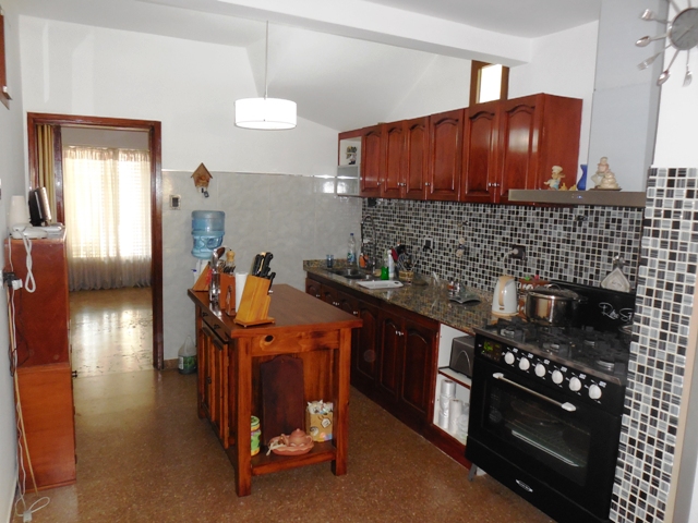 MUY BUEN CHALET PORTELA 1370 SOBRE LOTE DE 8,66 X 43 — foto 4