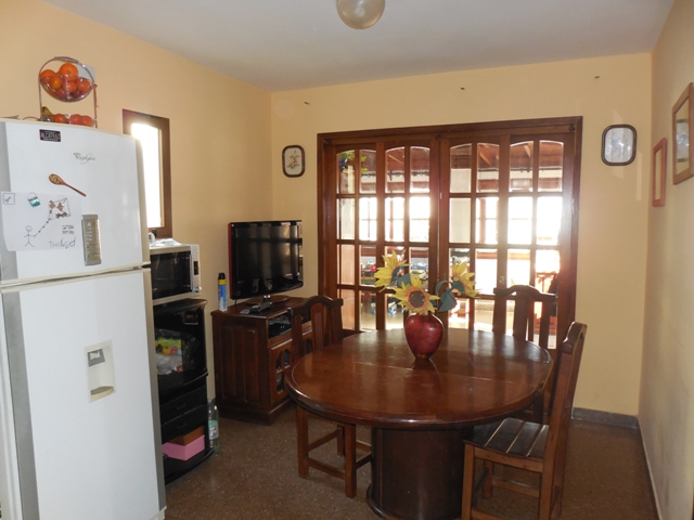 MUY BUEN CHALET PORTELA 1370 SOBRE LOTE DE 8,66 X 43 — foto 5