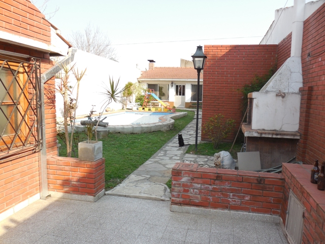 MUY BUEN CHALET PORTELA 1370 SOBRE LOTE DE 8,66 X 43 — foto 9