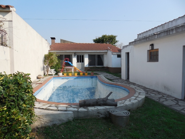 MUY BUEN CHALET PORTELA 1370 SOBRE LOTE DE 8,66 X 43 — foto 10