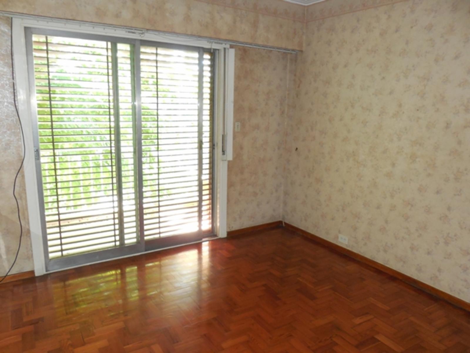 PORTELA 1350 EXCELENTE CASA DE 4 DORMITORIOS LOTE 8,66 X 78 — foto 4