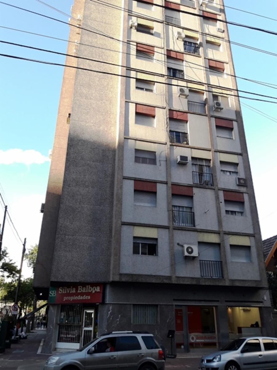 AMPLIO DEPARTAMENTO DE 4 AMB MAS DEPENDENCIA DE SERVICIO APTO CREDITO