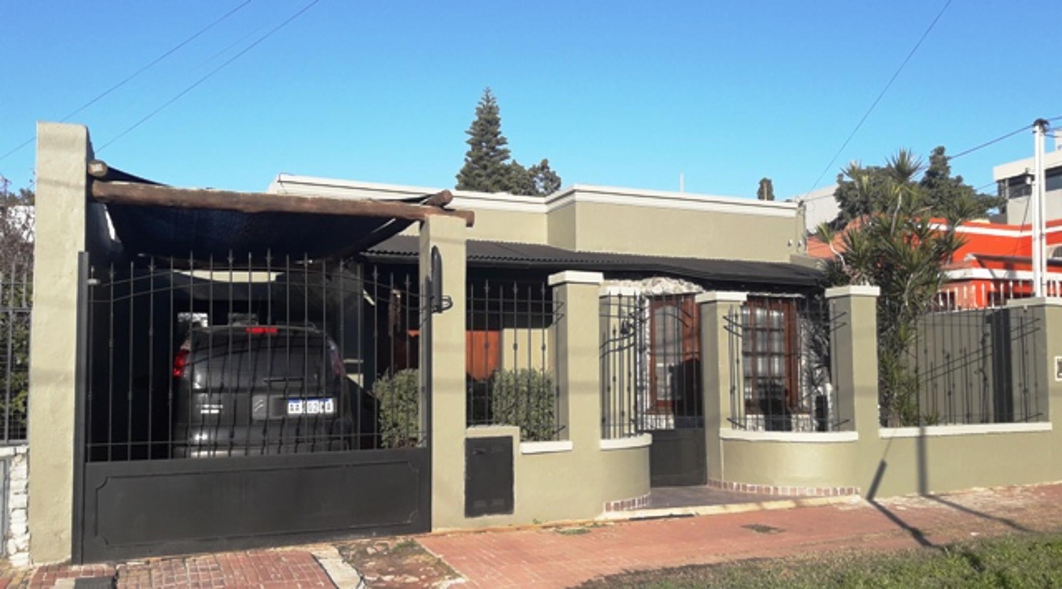 MUY BUENA CASA VIAMONTE AL 2000 SOBRE LOTE DE 10 X 44 — foto 2