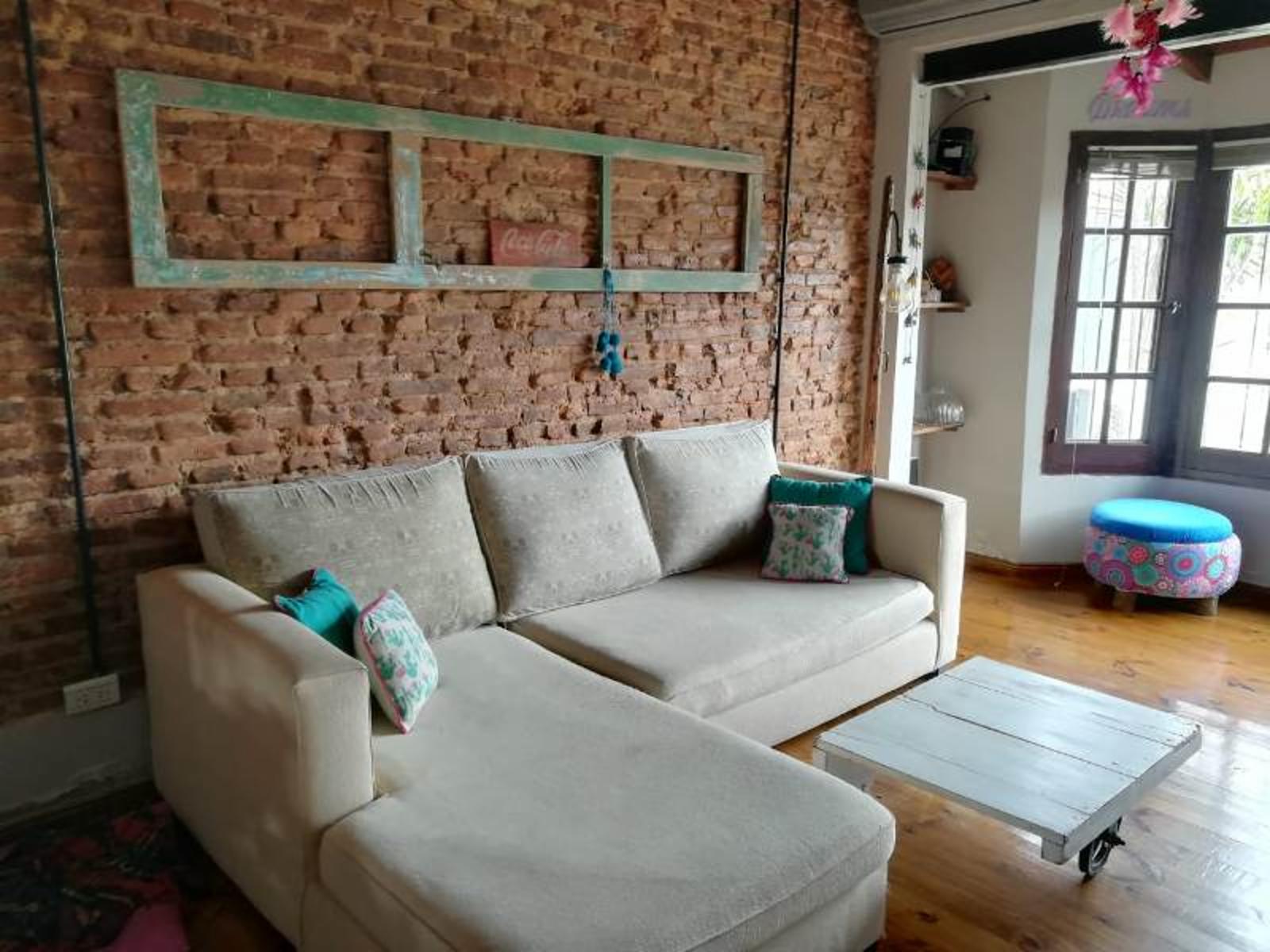 MUY BUENA CASA VIAMONTE AL 2000 SOBRE LOTE DE 10 X 44 — foto 10