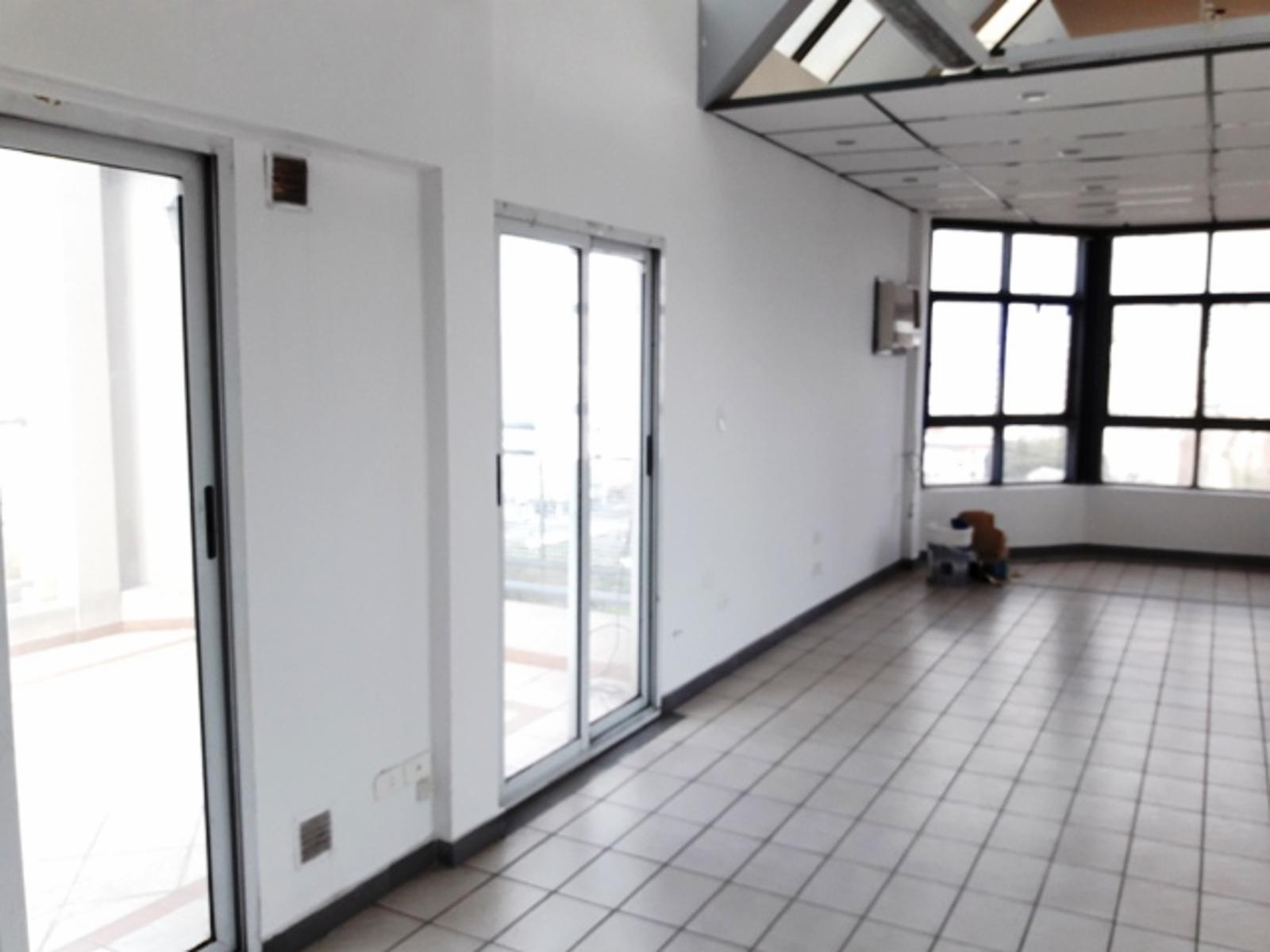 PORTELA AL 400 VENTA URGENTE EXCELENTE OFICINA CON DOBLE TERRAZA OPORTUNIDAD — foto 3