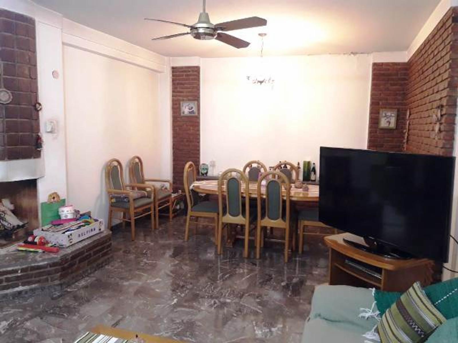 AMPLIA CASA DE 5 AMBIENTES EN MUY BUEN ESTADO EN IVAN FRANKO 3012 — foto 3