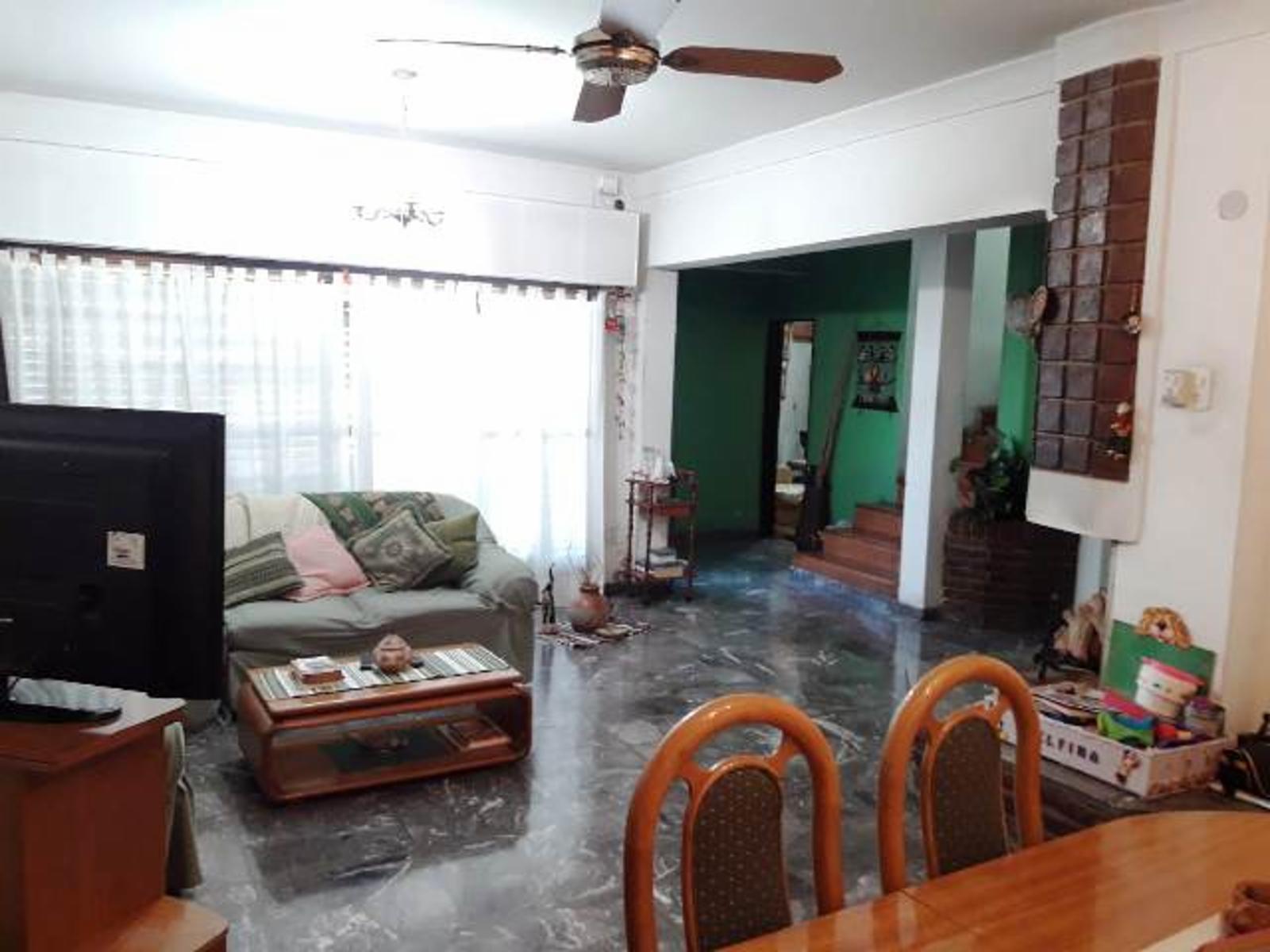 AMPLIA CASA DE 5 AMBIENTES EN MUY BUEN ESTADO EN IVAN FRANKO 3012 — foto 4