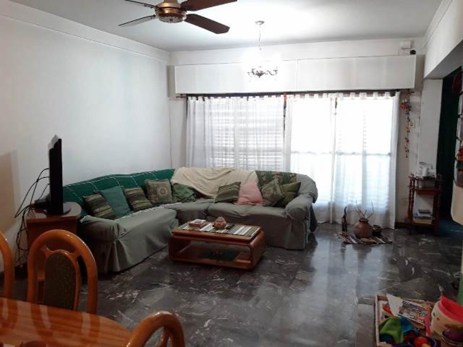 AMPLIA CASA DE 5 AMBIENTES EN MUY BUEN ESTADO EN IVAN FRANKO 3012 — foto 7