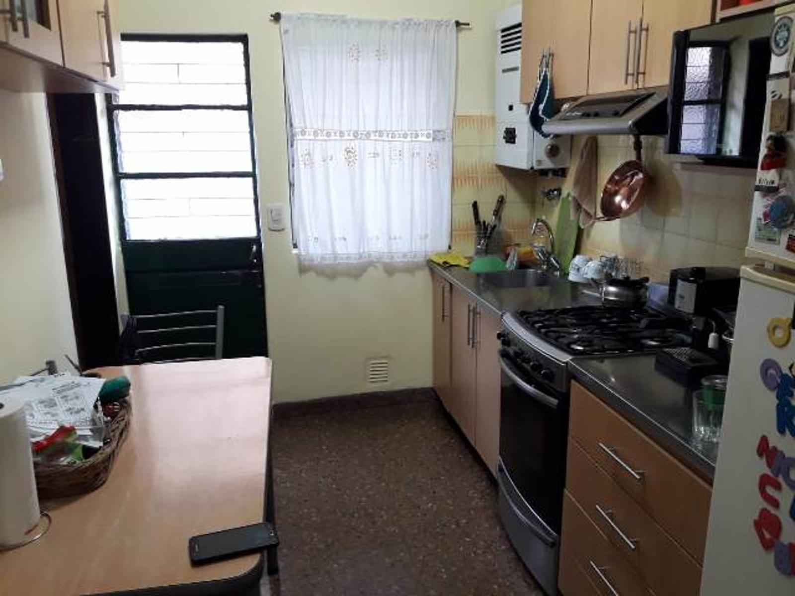 AMPLIA CASA DE 5 AMBIENTES EN MUY BUEN ESTADO EN IVAN FRANKO 3012 — foto 8