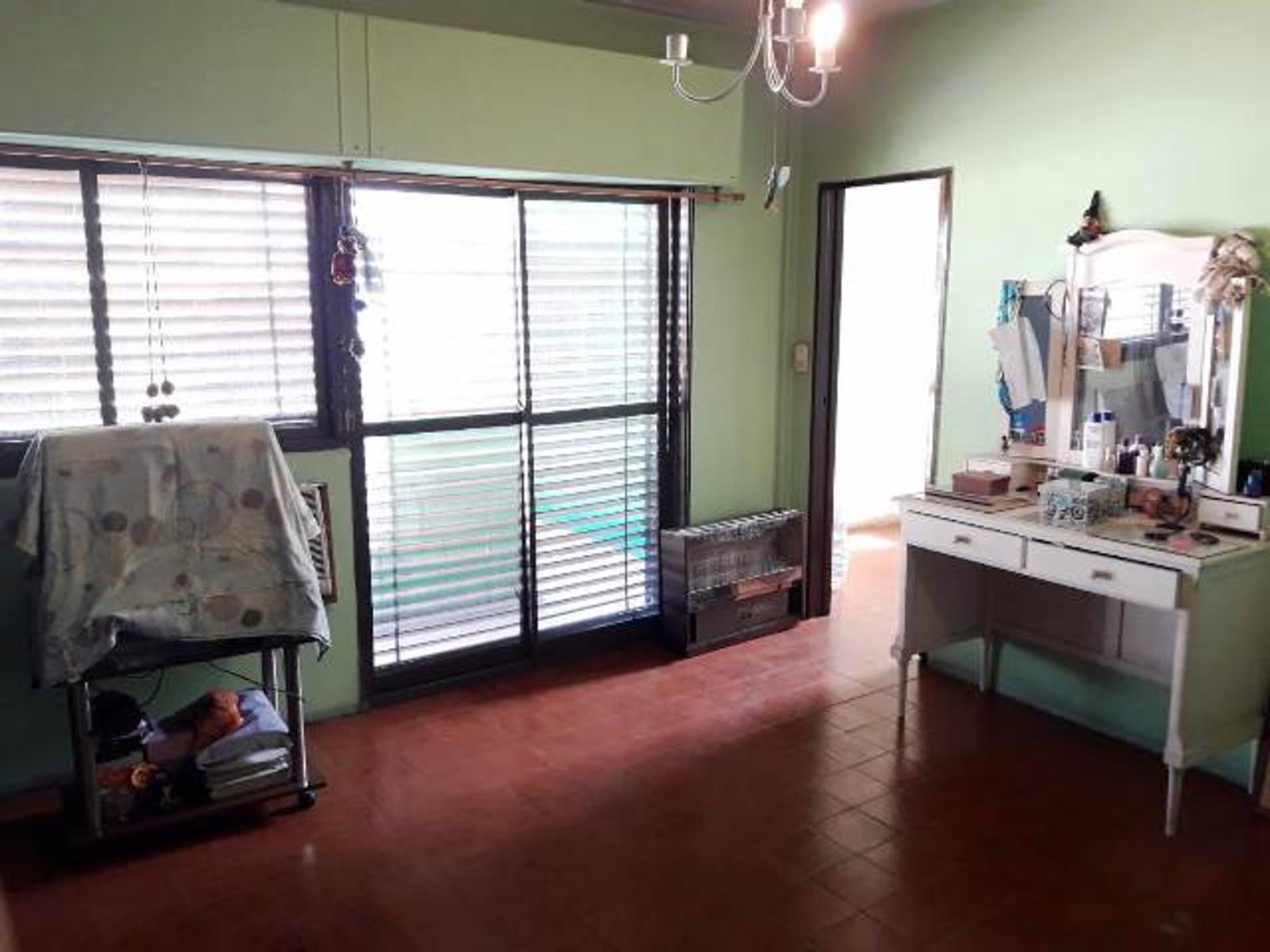 AMPLIA CASA DE 5 AMBIENTES EN MUY BUEN ESTADO EN IVAN FRANKO 3012 — foto 12