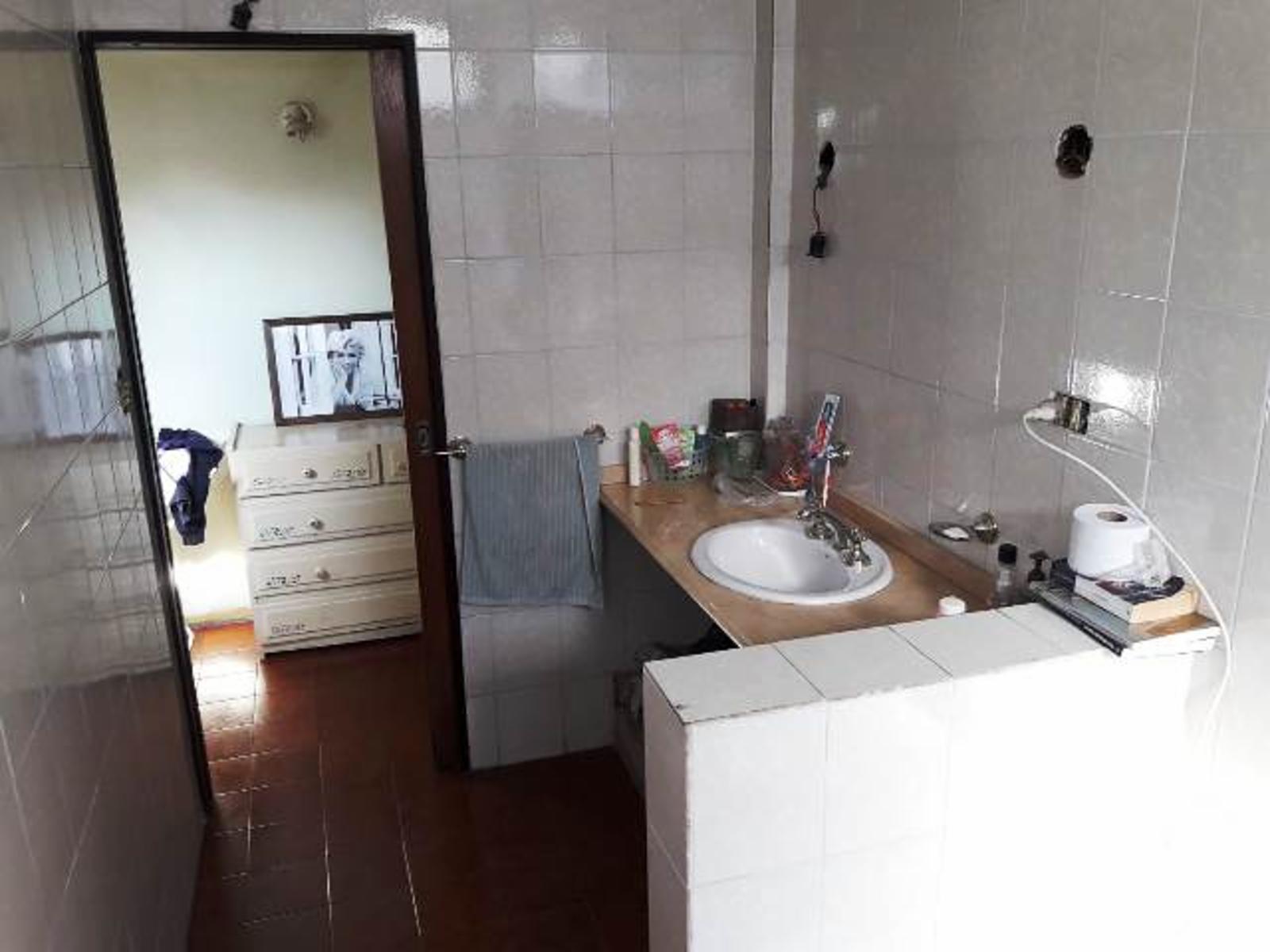 AMPLIA CASA DE 5 AMBIENTES EN MUY BUEN ESTADO EN IVAN FRANKO 3012 — foto 13