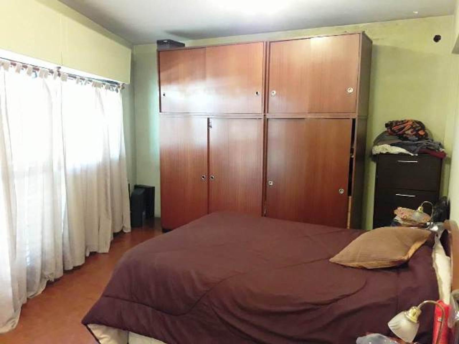 AMPLIA CASA DE 5 AMBIENTES EN MUY BUEN ESTADO EN IVAN FRANKO 3012 — foto 14