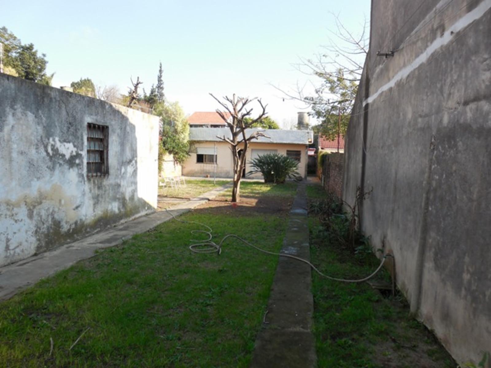 2 CASAS DESARROLLADAS SOBRE AMPLIO LOTE DE 8,66 X 42 DIAZ VELEZ AL 600 — foto 2