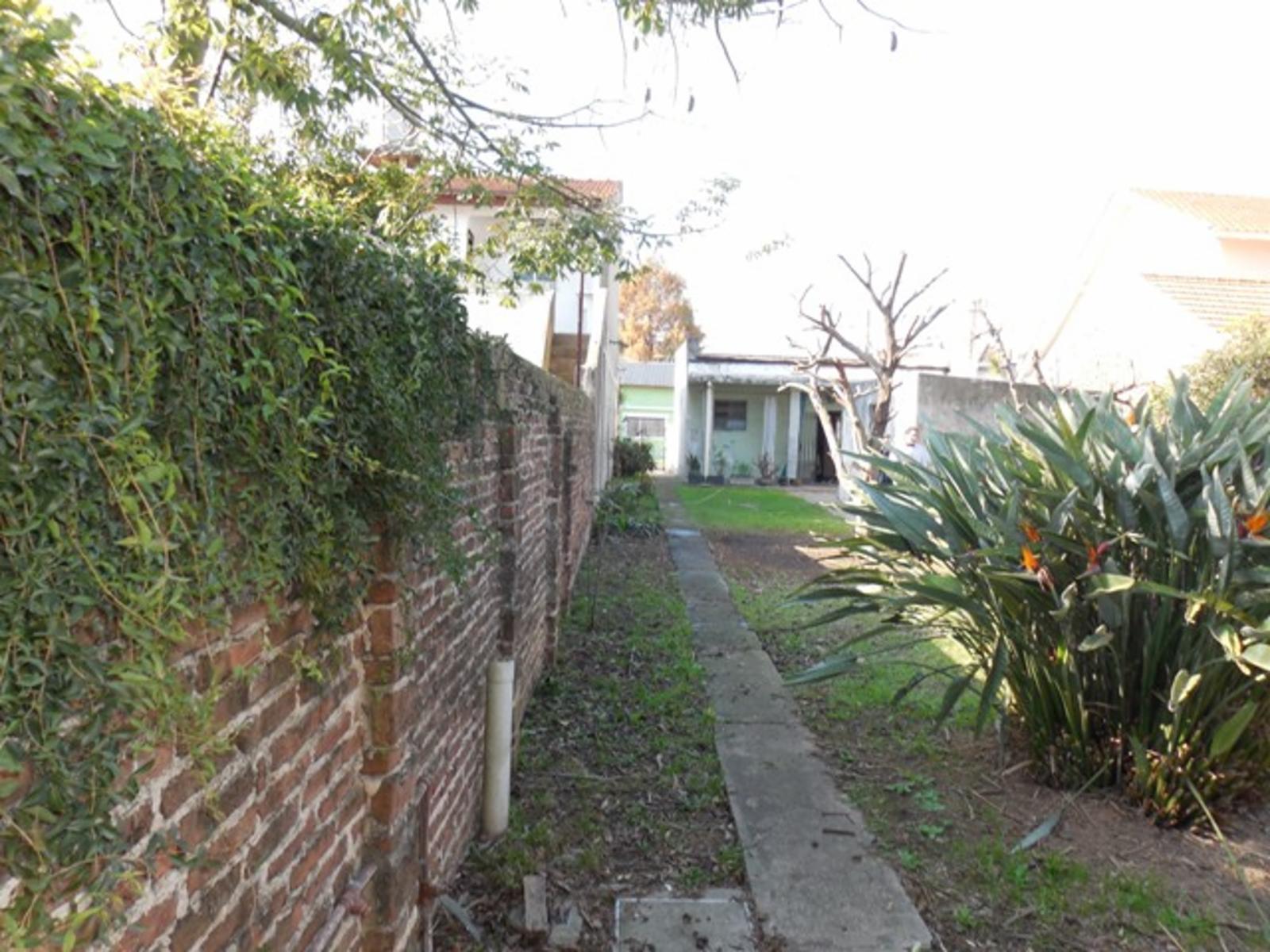 2 CASAS DESARROLLADAS SOBRE AMPLIO LOTE DE 8,66 X 42 DIAZ VELEZ AL 600 — foto 3
