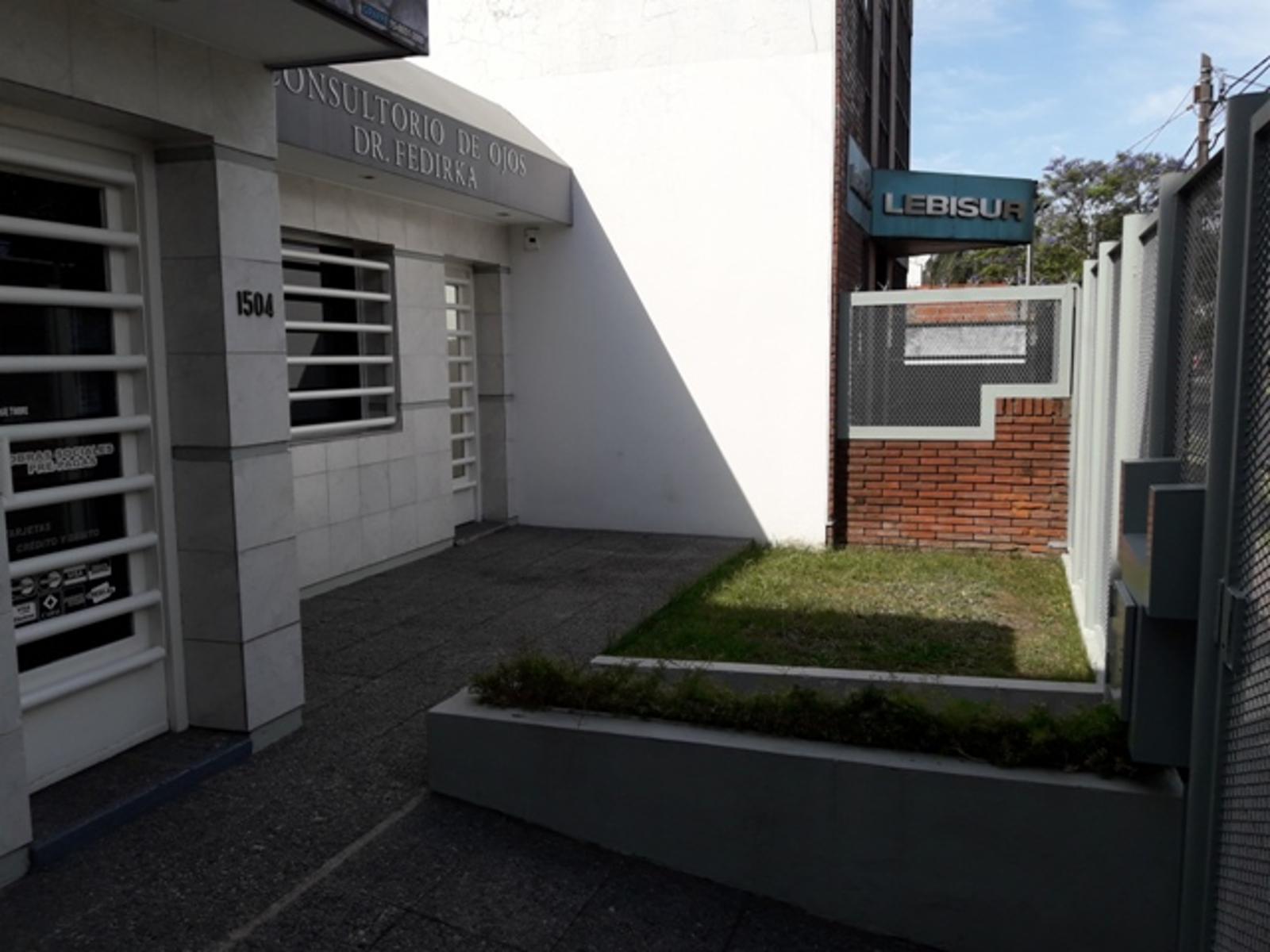 INMUEBLE CON OPTICA Y CONSULTORIOS OFTAMOLOGICOS 35 AÑOS DE TRAYECTORIA — foto 3