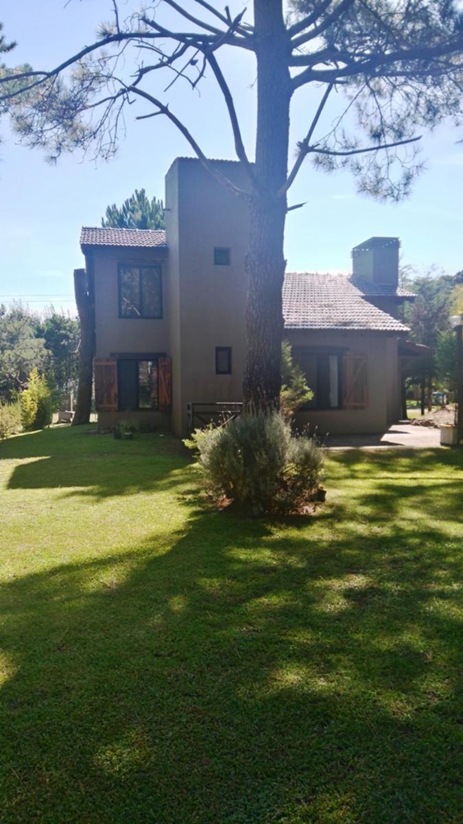 EXCELENTE CASA DE 4 AMBIENTES EN COSTA DEL ESTE — foto 2