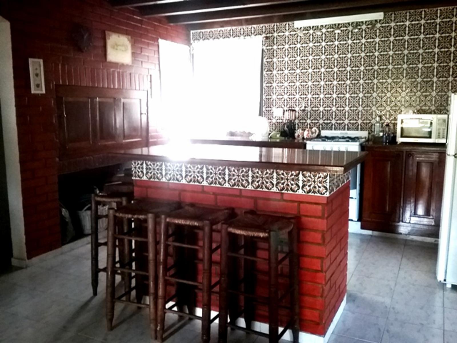 EXCELENTE CASA DE 4 AMBIENTES EN COSTA DEL ESTE — foto 4