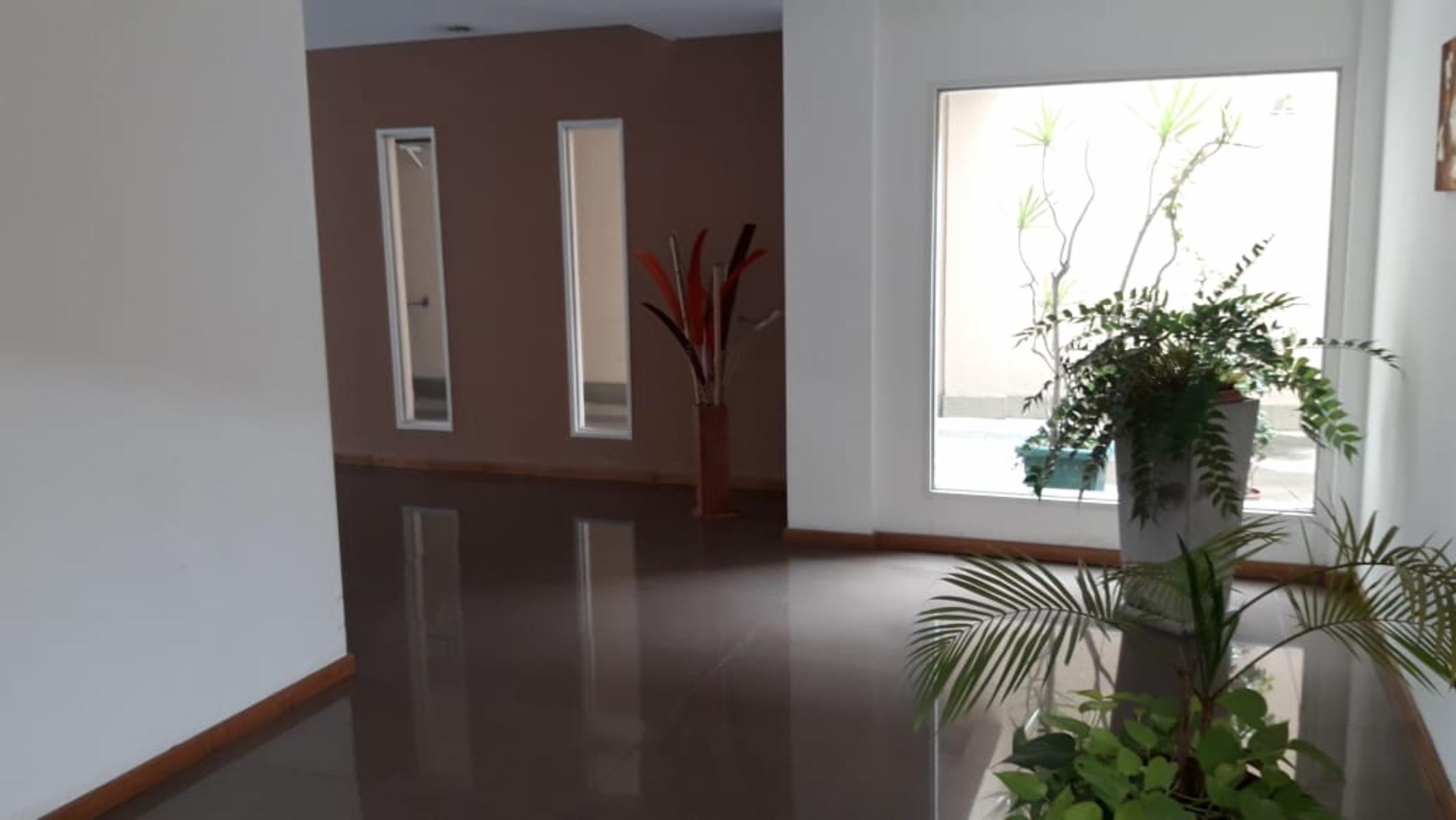 EXCELENTE DEPARTAMENTO DE 2 AMBIENTES CON PATIO EN SARANDI 420 — foto 4
