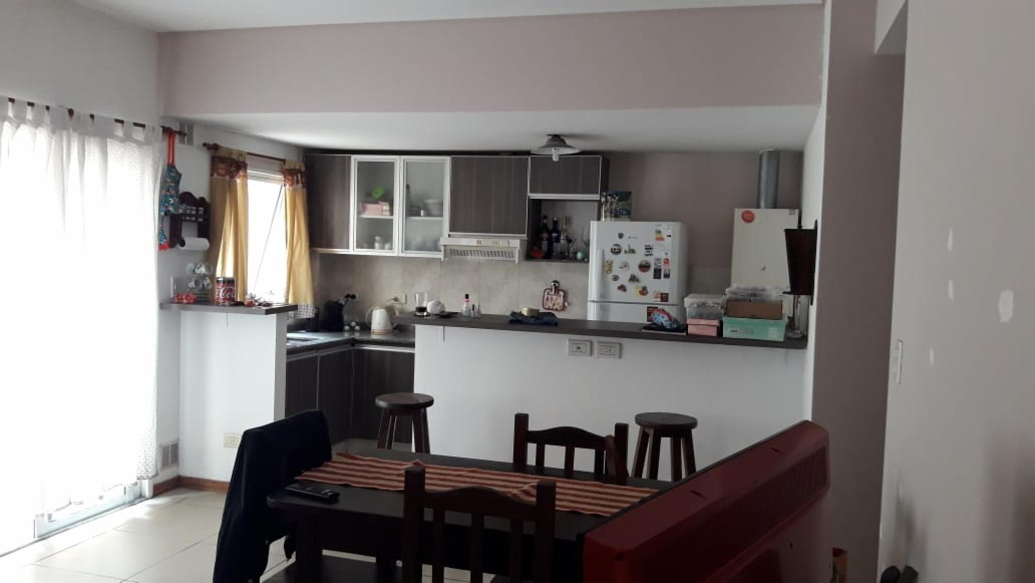 EXCELENTE DEPARTAMENTO DE 2 AMBIENTES CON PATIO EN SARANDI 420 — foto 5