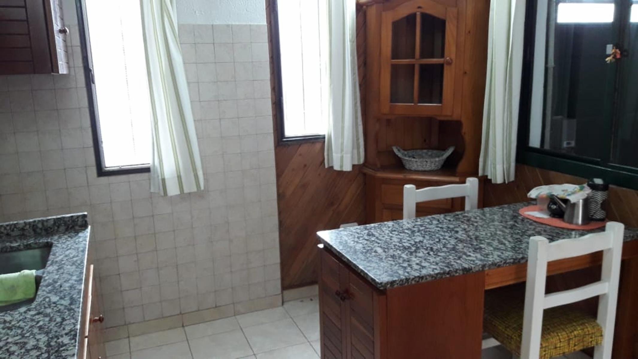 CASA DE 4 AMBIENTES CON PATIO Y COCHERA EN EXCELENTE ESTADO — foto 7