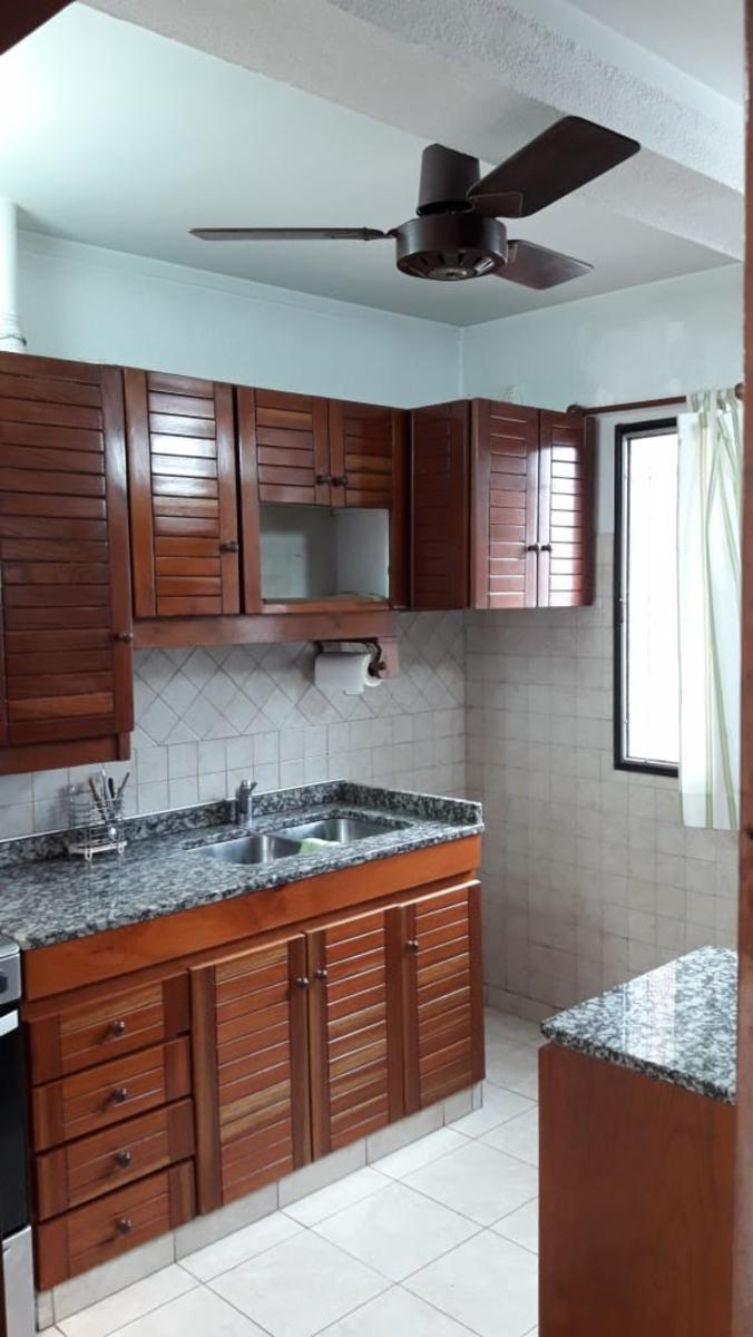 CASA DE 4 AMBIENTES CON PATIO Y COCHERA EN EXCELENTE ESTADO — foto 9