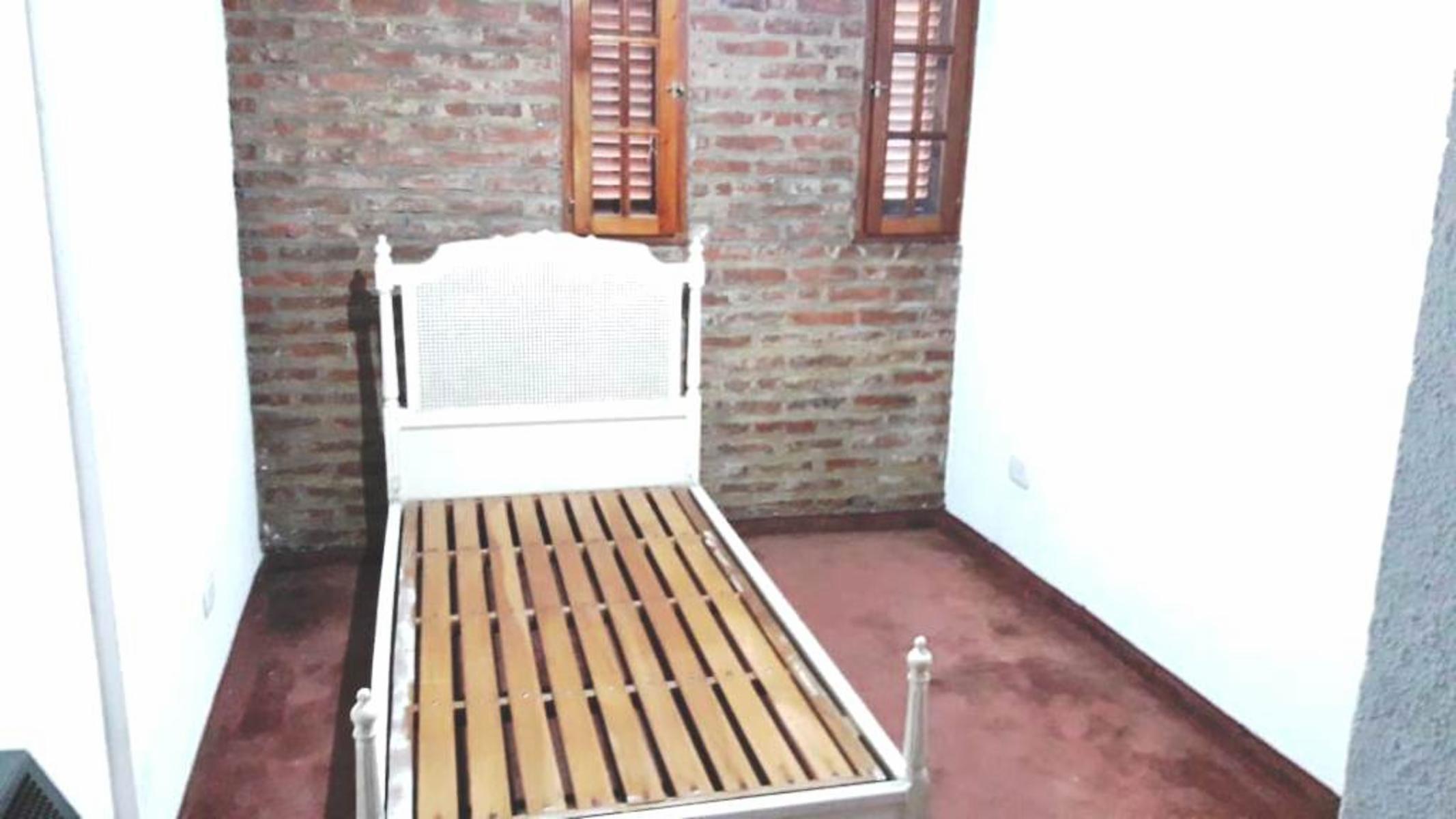 CASA DE 4 AMBIENTES CON PATIO Y COCHERA EN EXCELENTE ESTADO — foto 11