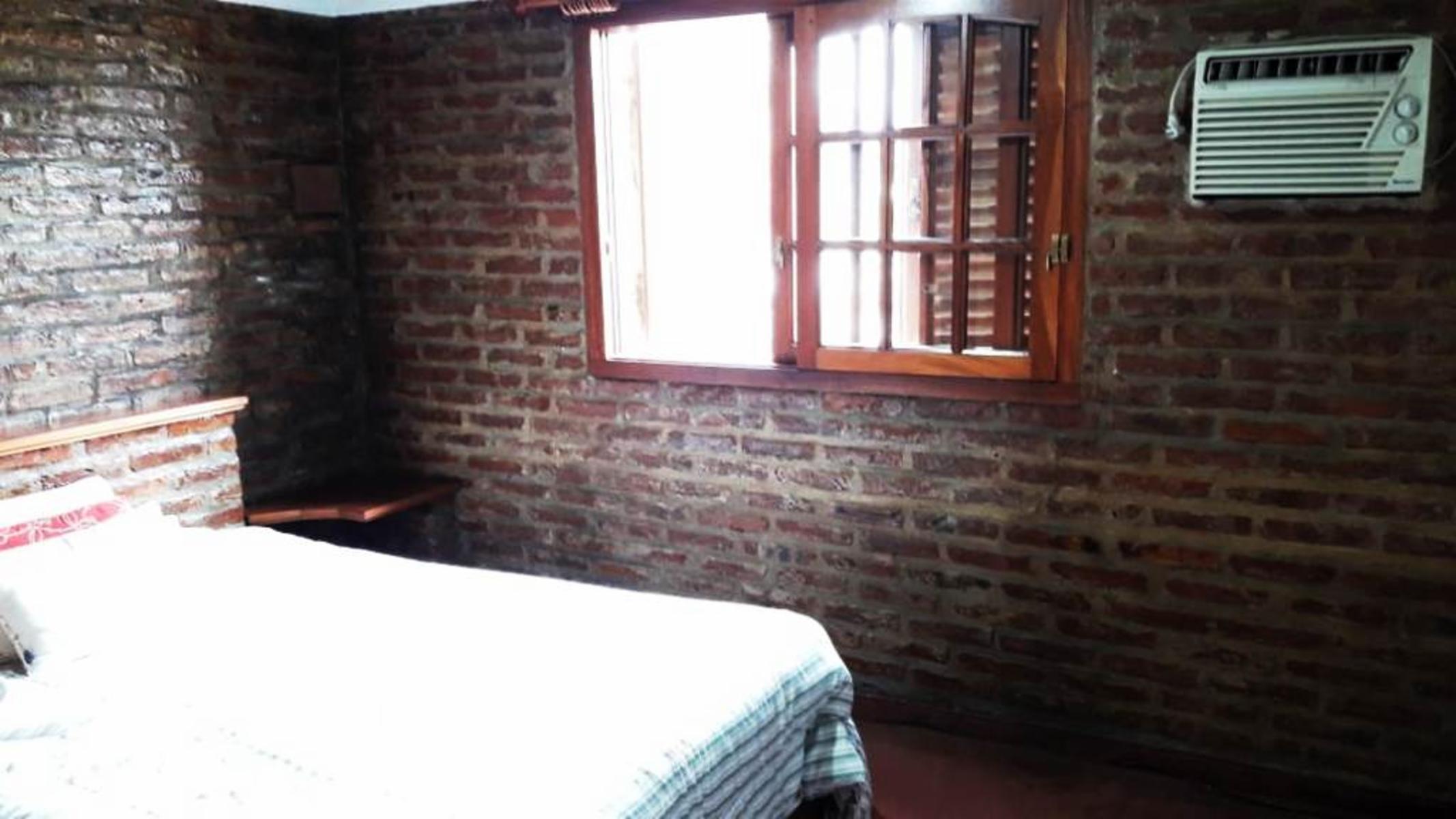 CASA DE 4 AMBIENTES CON PATIO Y COCHERA EN EXCELENTE ESTADO — foto 13