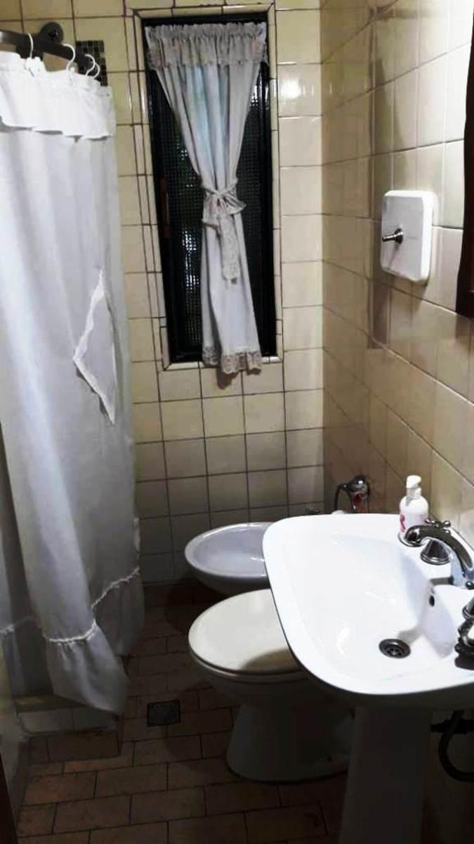 CASA DE 4 AMBIENTES CON PATIO Y COCHERA EN EXCELENTE ESTADO — foto 14