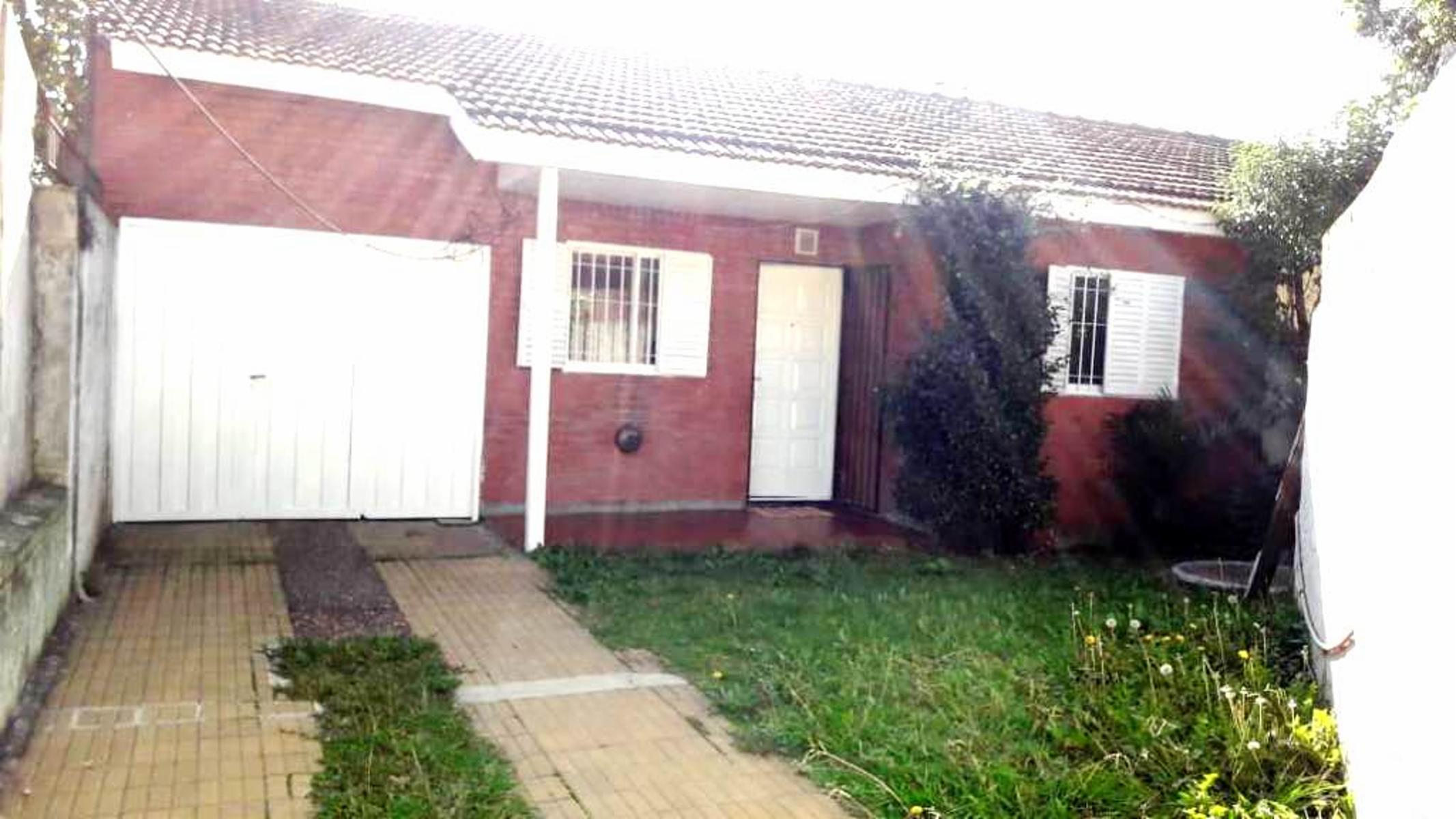 PH AL FRENTE DE 3 AMBIENTES CON GARAGE Y AMPLIO JARDIN