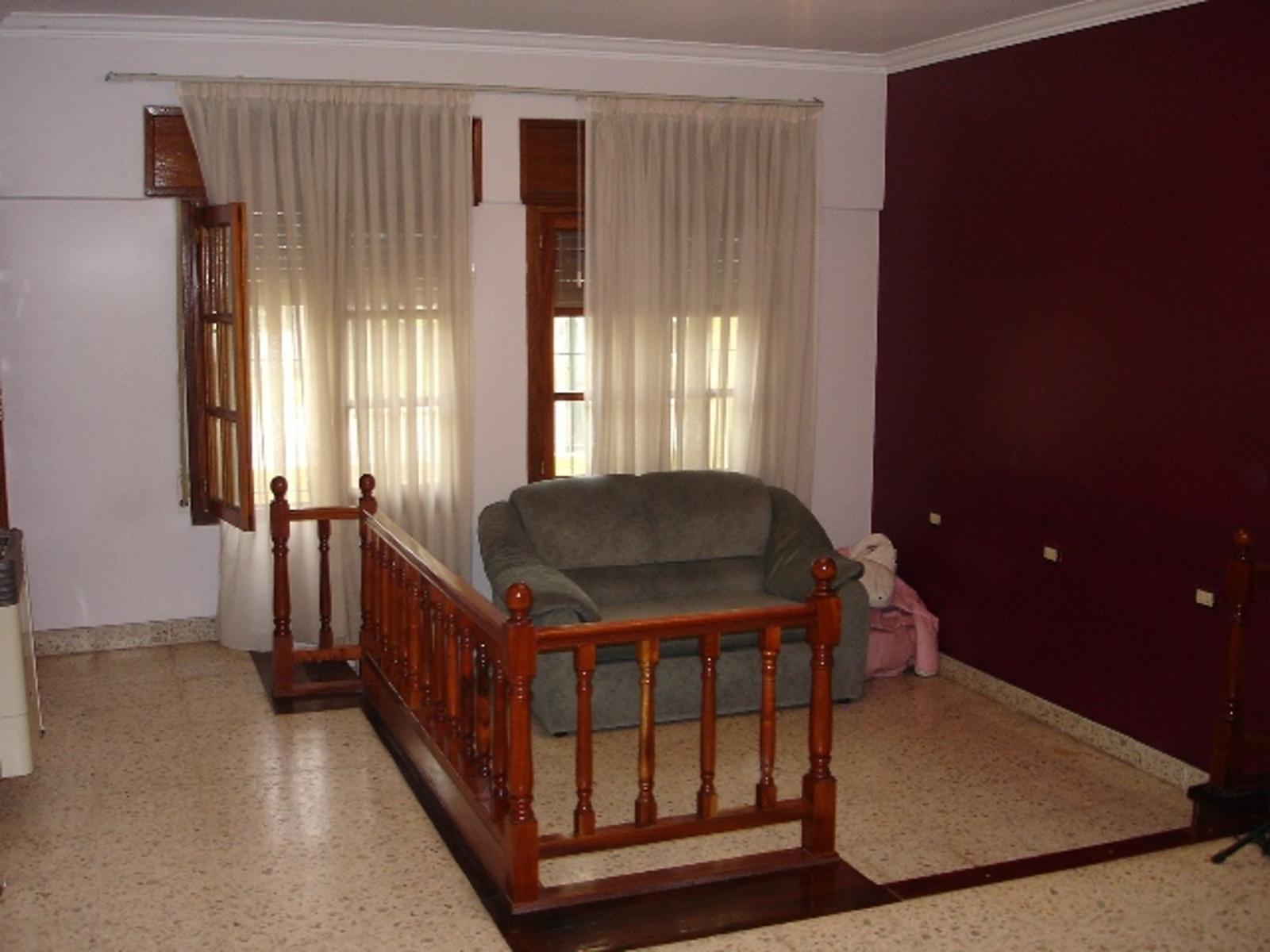 CASA DESARROLLADA SOBRE AMPLIO LOTE DE 8,66 X 43,30. — foto 3
