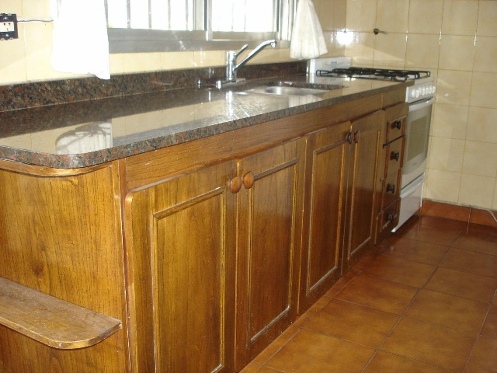 CASA DESARROLLADA SOBRE AMPLIO LOTE DE 8,66 X 43,30. — foto 15