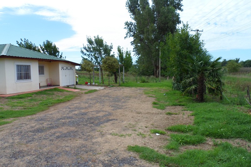 GRANJA AVÍCOLA 2 HAS. 25 AS. IMPORTANTES MEJORAS Sobre Ruta Provincial Nº41 KM. 267 - 2