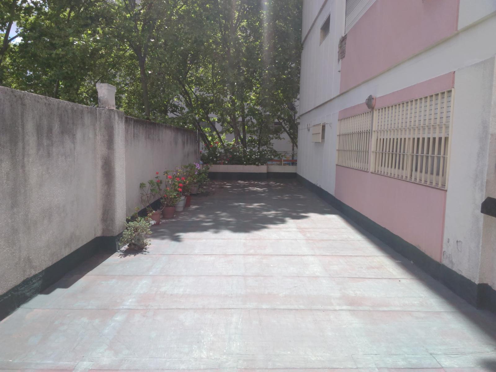 SAN MARTÍN CENTRO, DEPARTAMENTO DE 4 AMBIENTES CON TERRAZA PROPIA ! FRENTE A LA PLAZA SAN MARTIN — foto 2