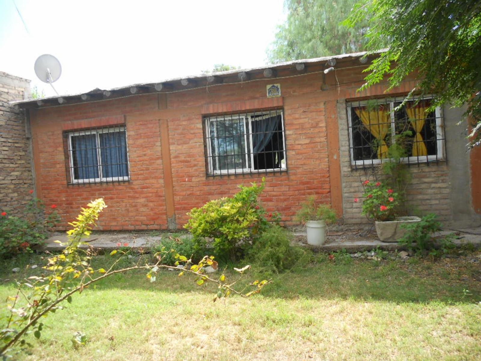 EXCELENTE PROPIEDAD CON DOS CASAS