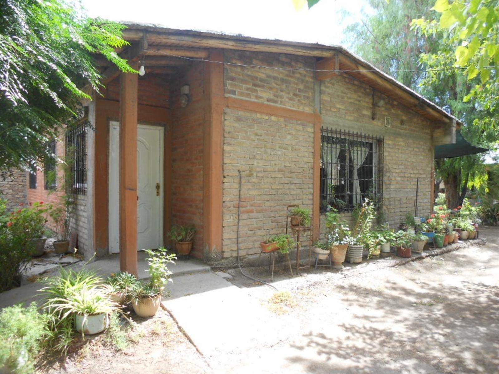 EXCELENTE PROPIEDAD CON DOS CASAS — foto 2