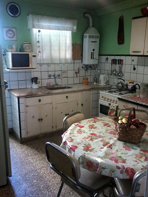 RUIZ DE LOS LLANOS 400 - 3 AMB P/ESCALERA MUY BUEN ESTADO - DOS BAÑOS Y LAVADERO — foto 2