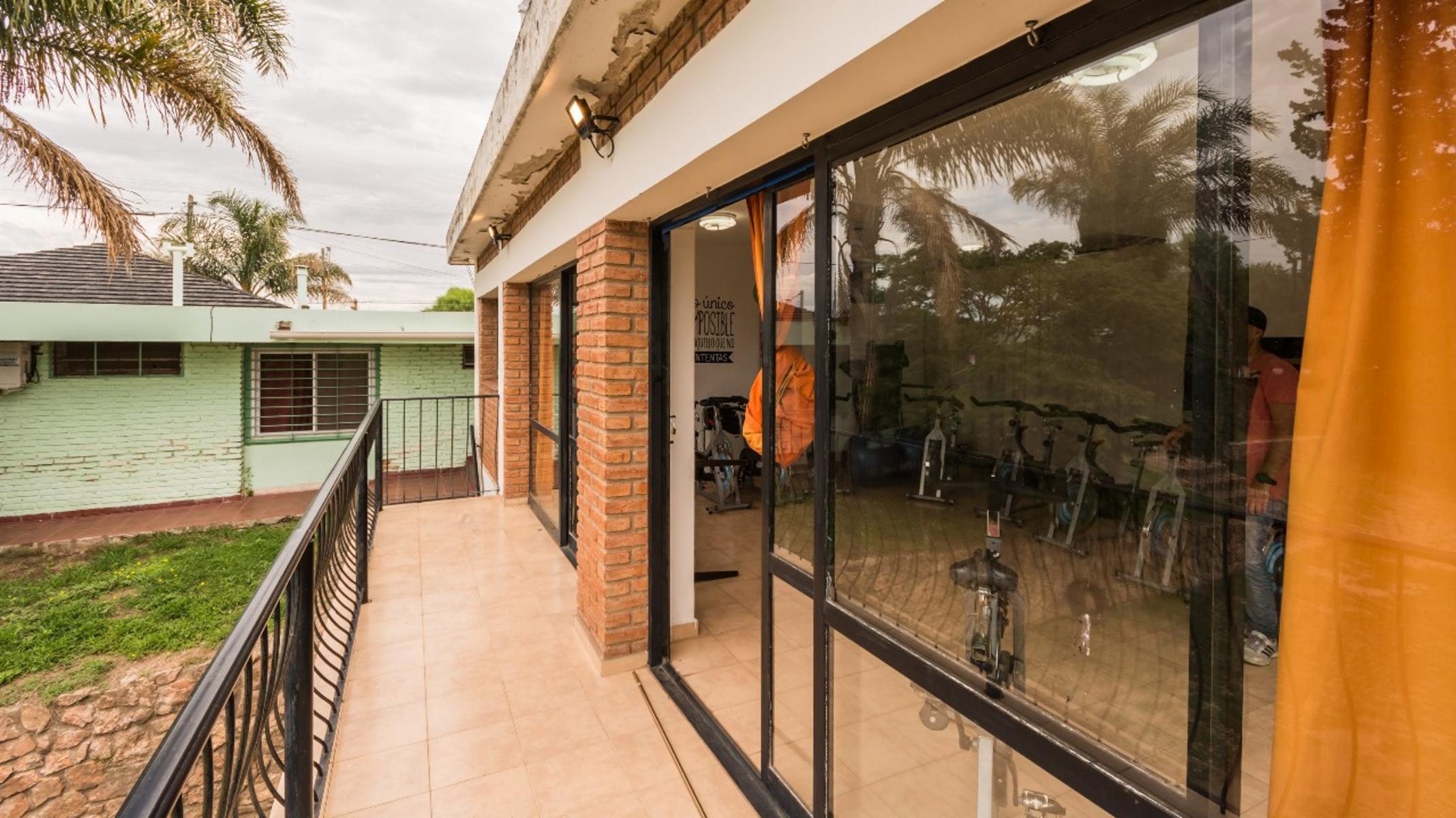 CHALET EN VENTA CON PILETA. EXCELENTE VISTA PANORAMICA — foto 2