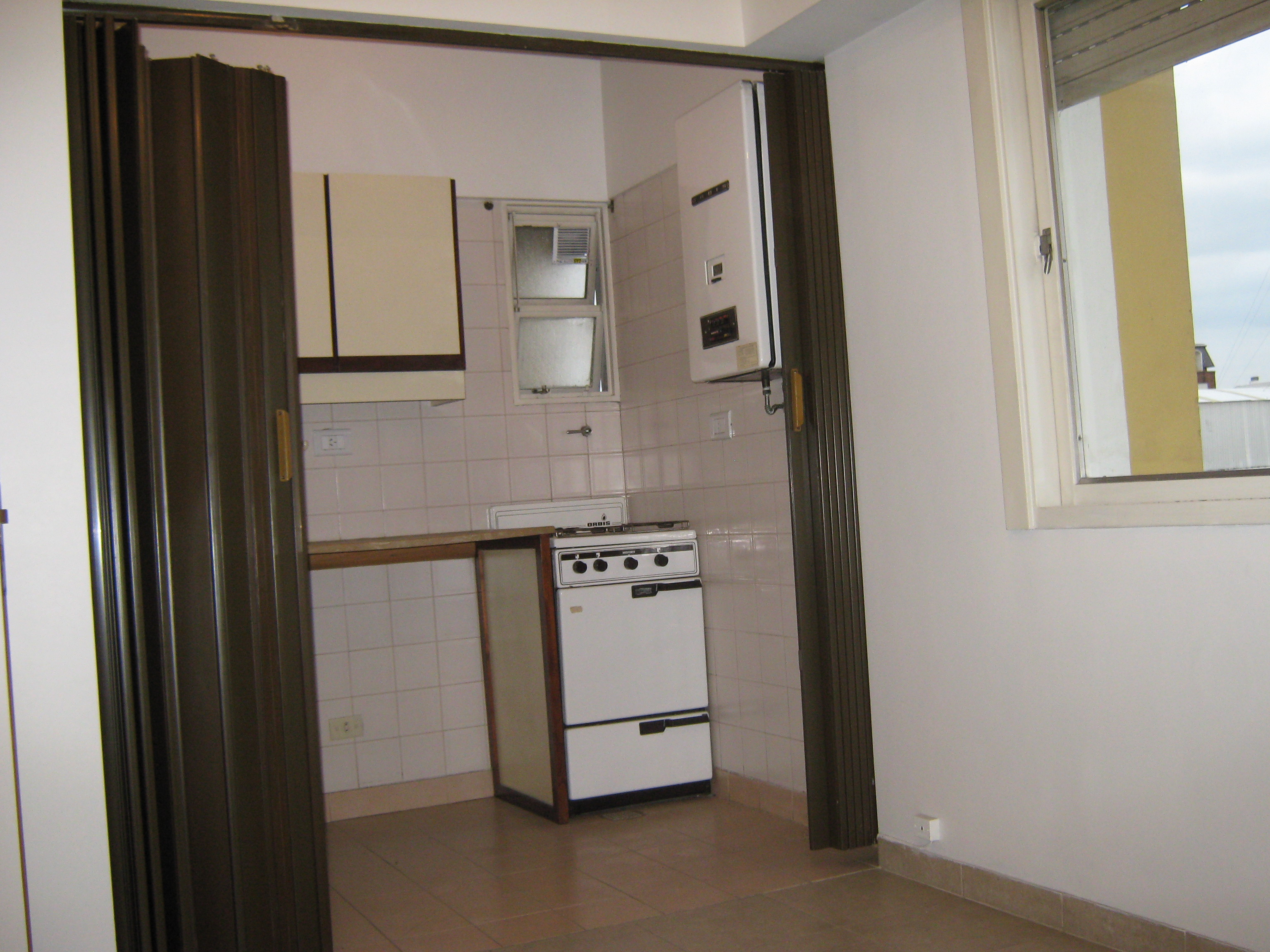 MONOAMBIENTE GRANDE CON DIVISIONES APTO PORFESIONAL CON COCHERA — foto 2