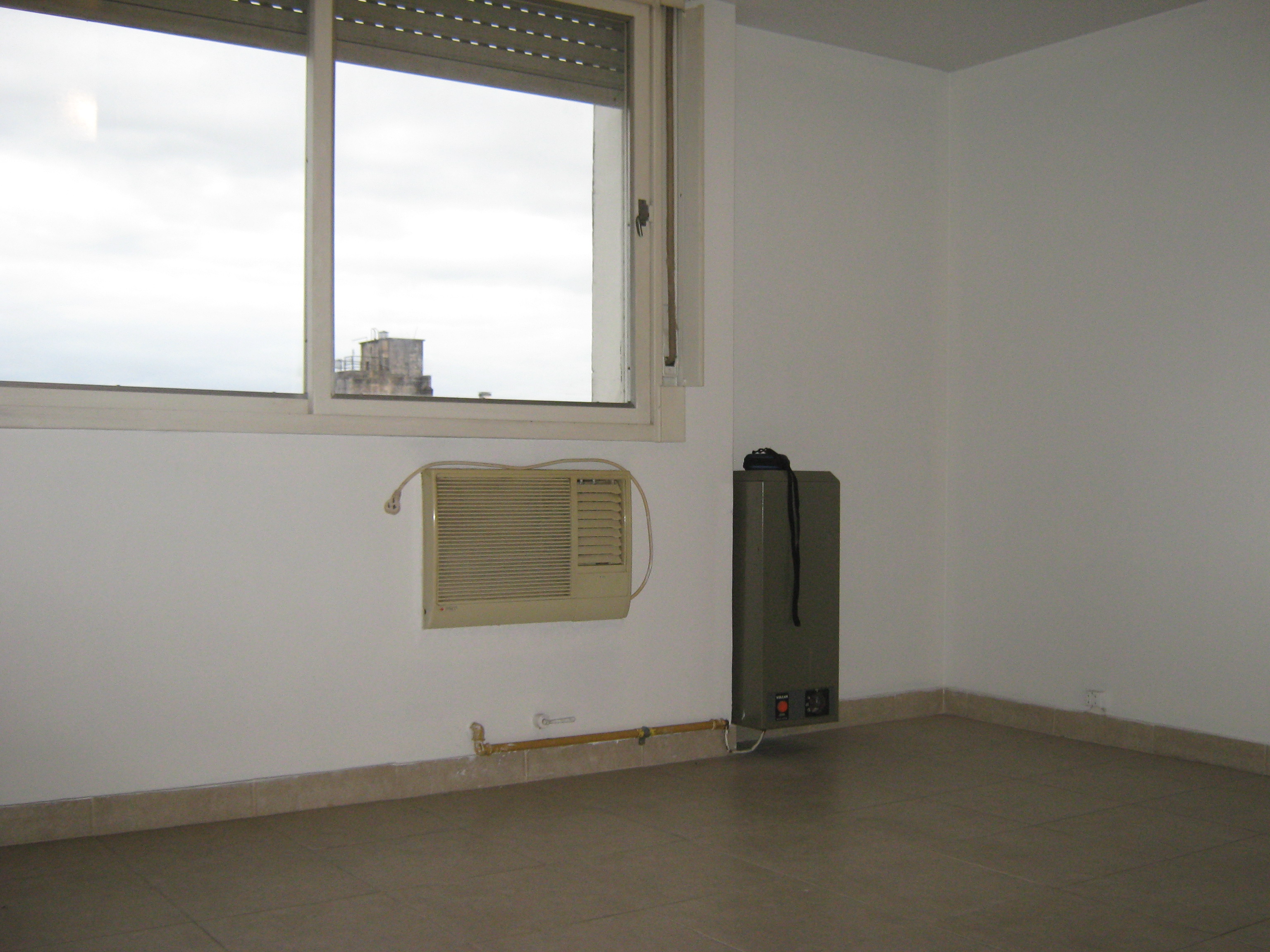 MONOAMBIENTE GRANDE CON DIVISIONES APTO PORFESIONAL CON COCHERA — foto 4