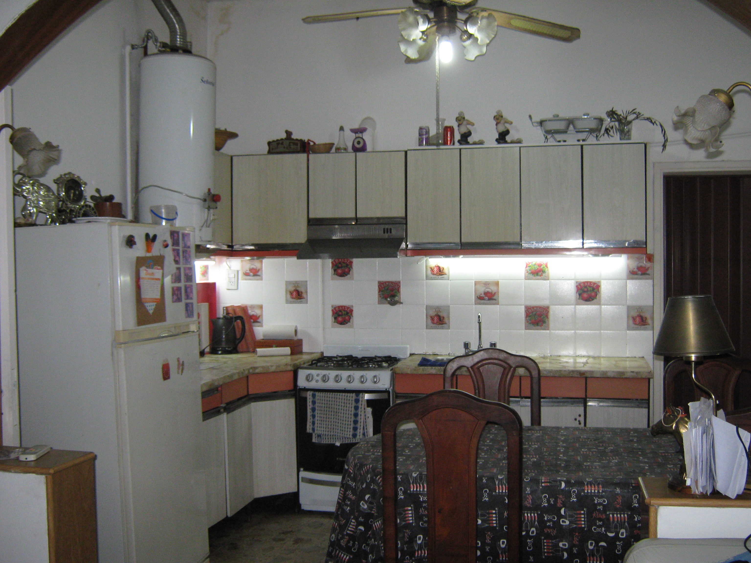 MORON SUR. VENTA CASA 3 AMBIENTES + DPTO. CON ENTRADA PROPIA 2 AMB. SOBRE GGE. IDEAL 2 FLIAS. O RENTA — foto 3