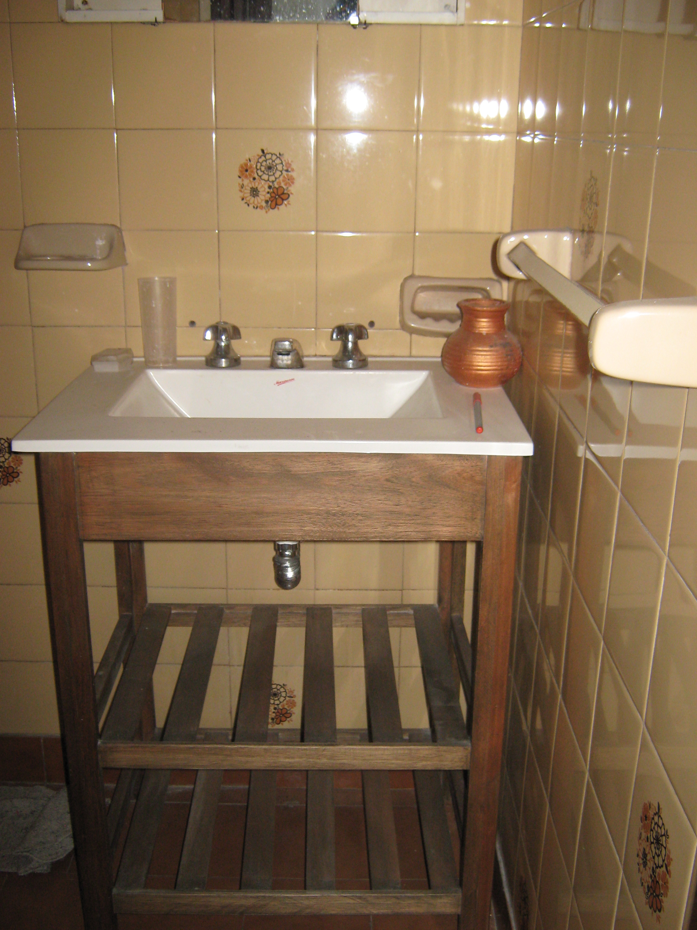 MORON SUR. VENTA CASA 3 AMBIENTES + DPTO. CON ENTRADA PROPIA 2 AMB. SOBRE GGE. IDEAL 2 FLIAS. O RENTA — foto 8