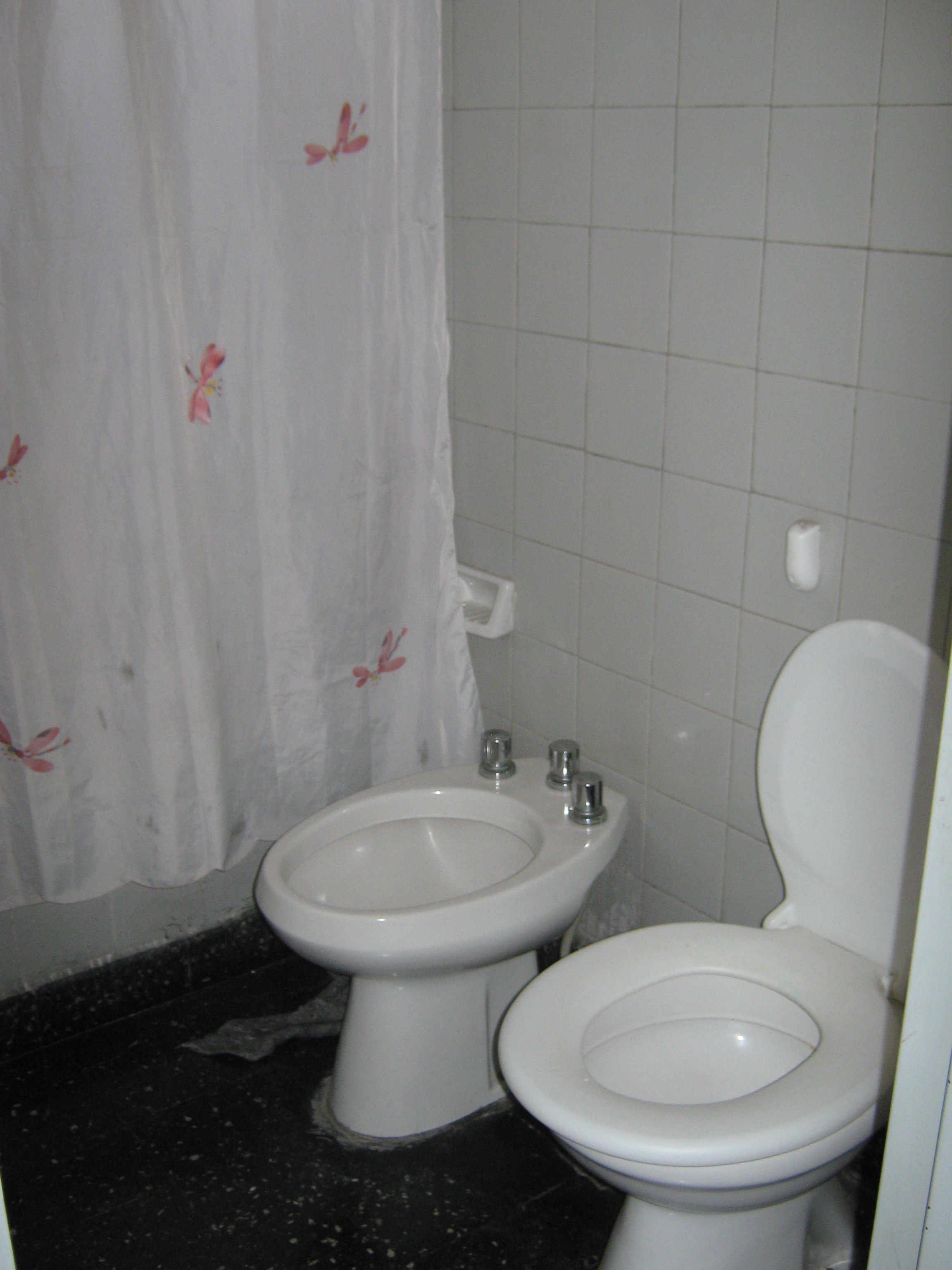 FRENTE A LA ESTACIÓN PLENO CENTRO. DPTO 3 AMB. USO PROFESIONAL IDEAL OFICINA/ESTUDIO/CONSULTORIO — foto 2