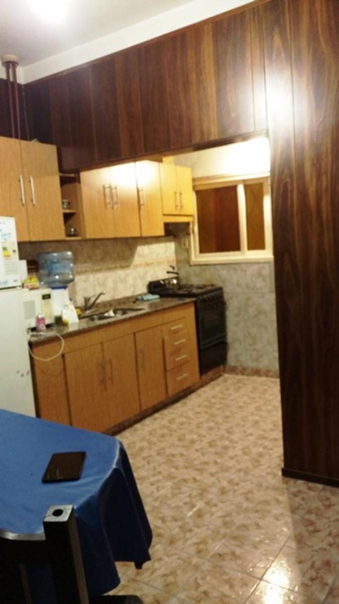 IDEAL 2 FAMILIAS - CASA 4 AMBIENTES + DUPLEX 3 AMB + COCHERA 2 AUTOS + FONDO ¡¡¡ SE ESCUCHA OFERTA !!! NO APTO CREDITO