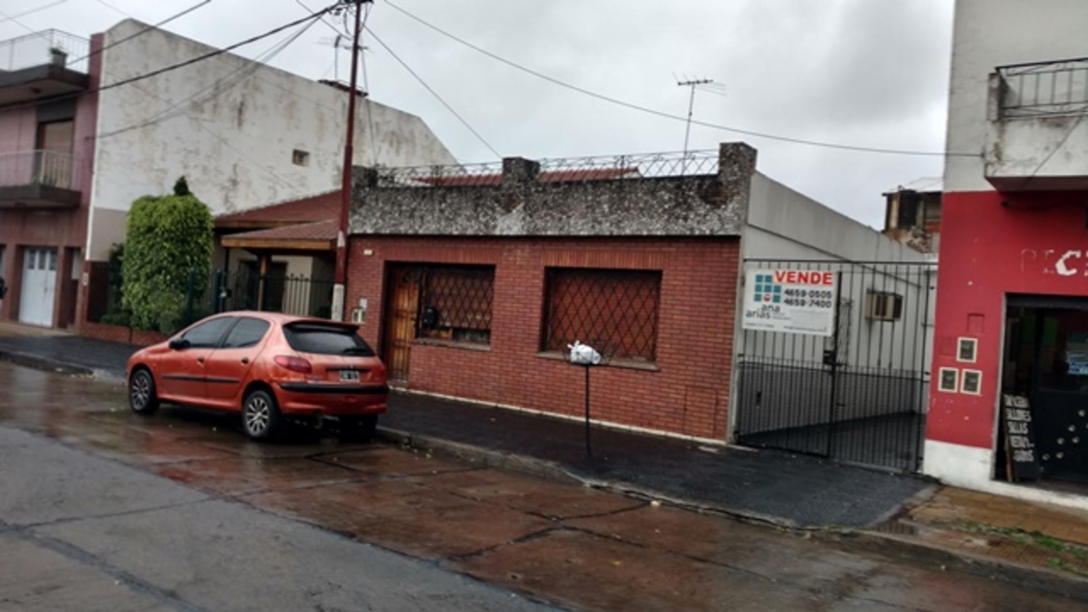 IDEAL 2 FAMILIAS - CASA 4 AMBIENTES + DUPLEX 3 AMB + COCHERA 2 AUTOS + FONDO ¡¡¡ SE ESCUCHA OFERTA !!! NO APTO CREDITO — foto 9