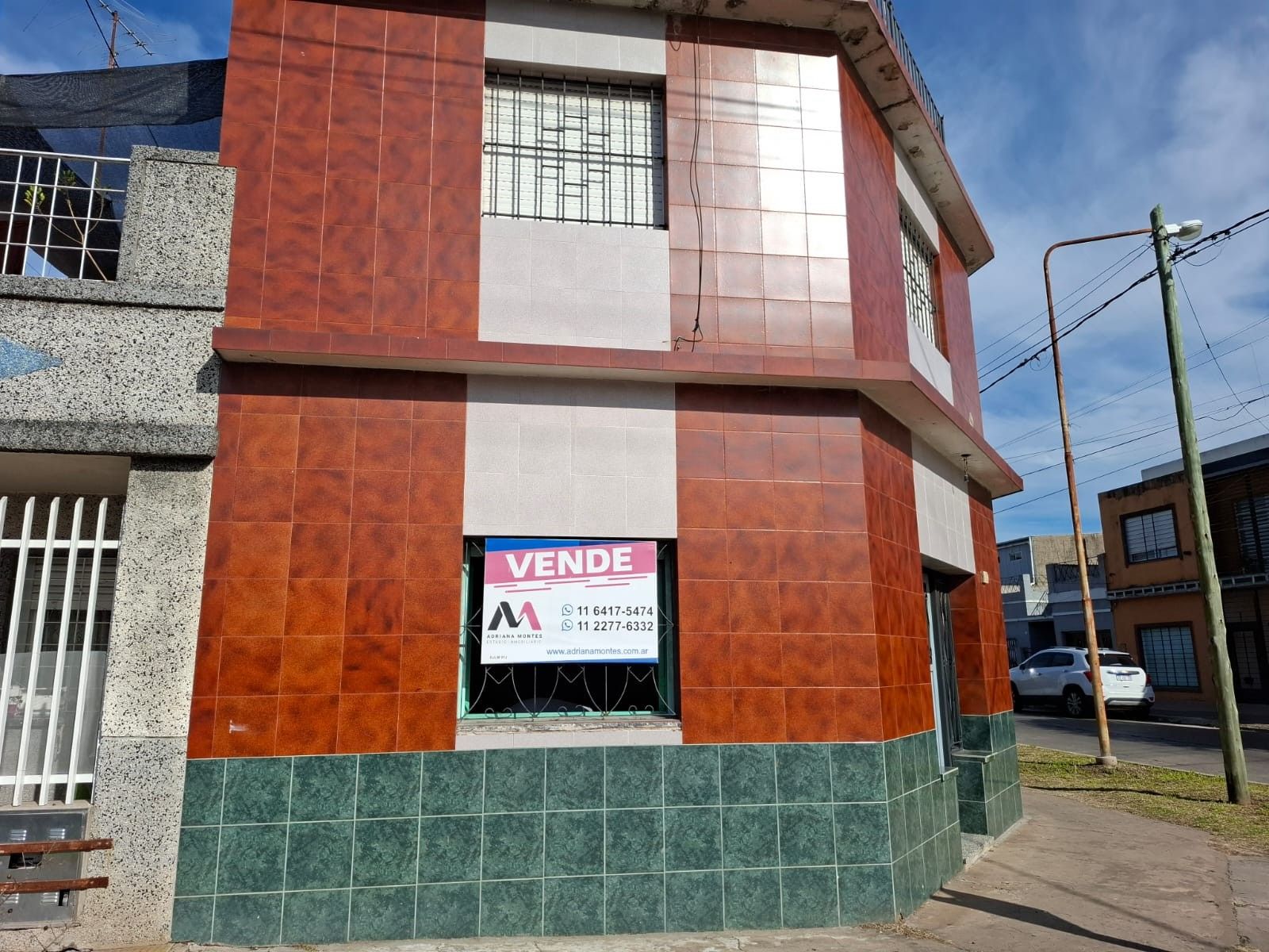 Casa + 2 Dtos. en Planta Alta Lote esquina de 101 m2. — foto 2